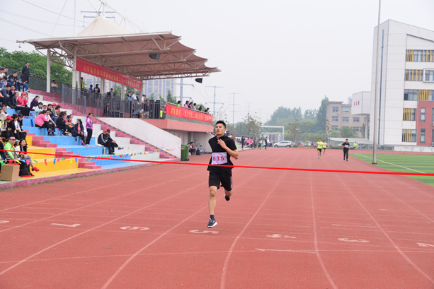 “团结拼搏,打造百年新华” 临沂新华二〇一八年春季田径运动会隆重举行 第 17 张 “团结拼搏,打造百年新华” 临沂新华二〇一八年春季田径运动会隆重举行 第 17 张